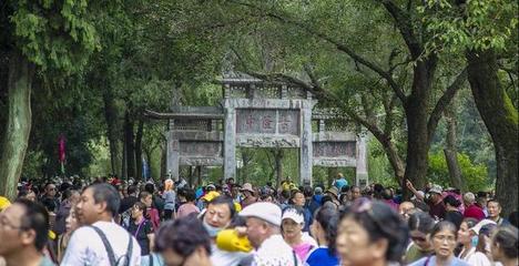 “惠游湖北·豫约襄阳”古隆中景区迎万人跨省旅游团